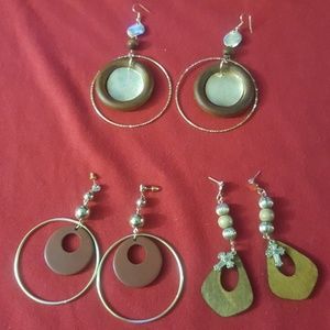 🎀BOGO HALF OFF🎀 Gold and Wooden Earring